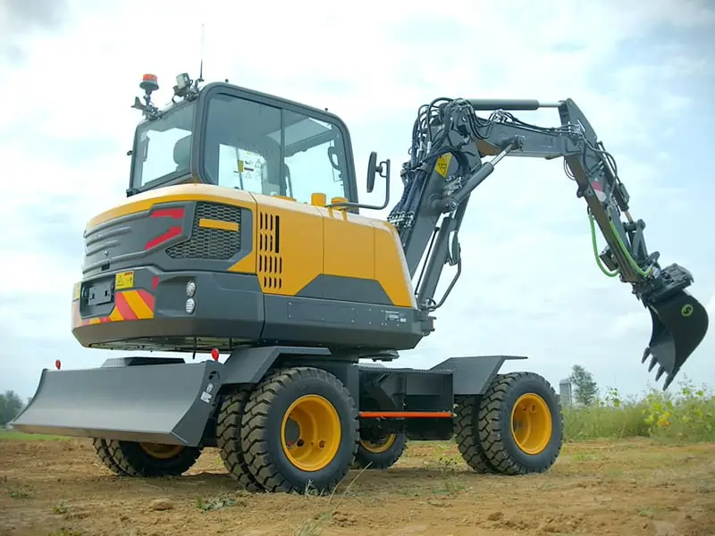 Reasons to Consider Compact Wheeled Excavators