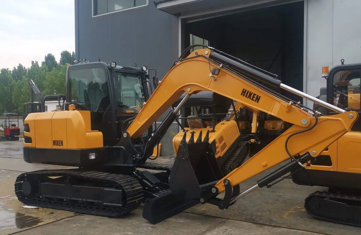 HIXEN 6 ton excavator